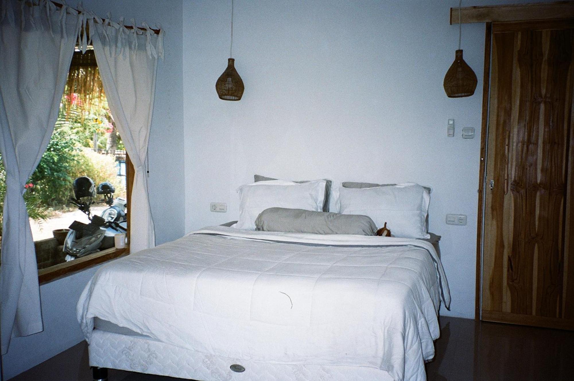 Ripbowl Guest House Selong Belanak Eksteriør billede